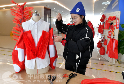 浙紡服院服裝數(shù)字化“未來工廠”亮相寧波時(shí)尚節(jié)，引領(lǐng)智能時(shí)尚新未來